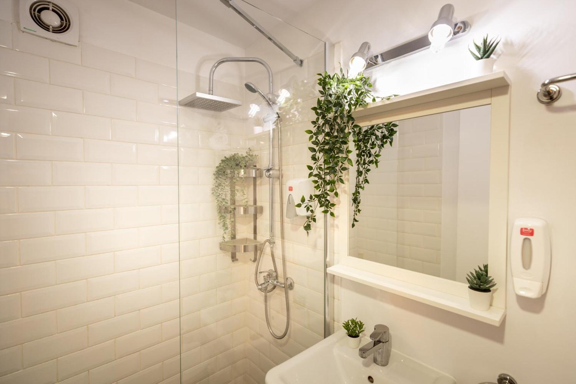 2Br Apartment At Piata Natiunilor Unite: Perfect For City Center Stays Bukarest Exterior foto